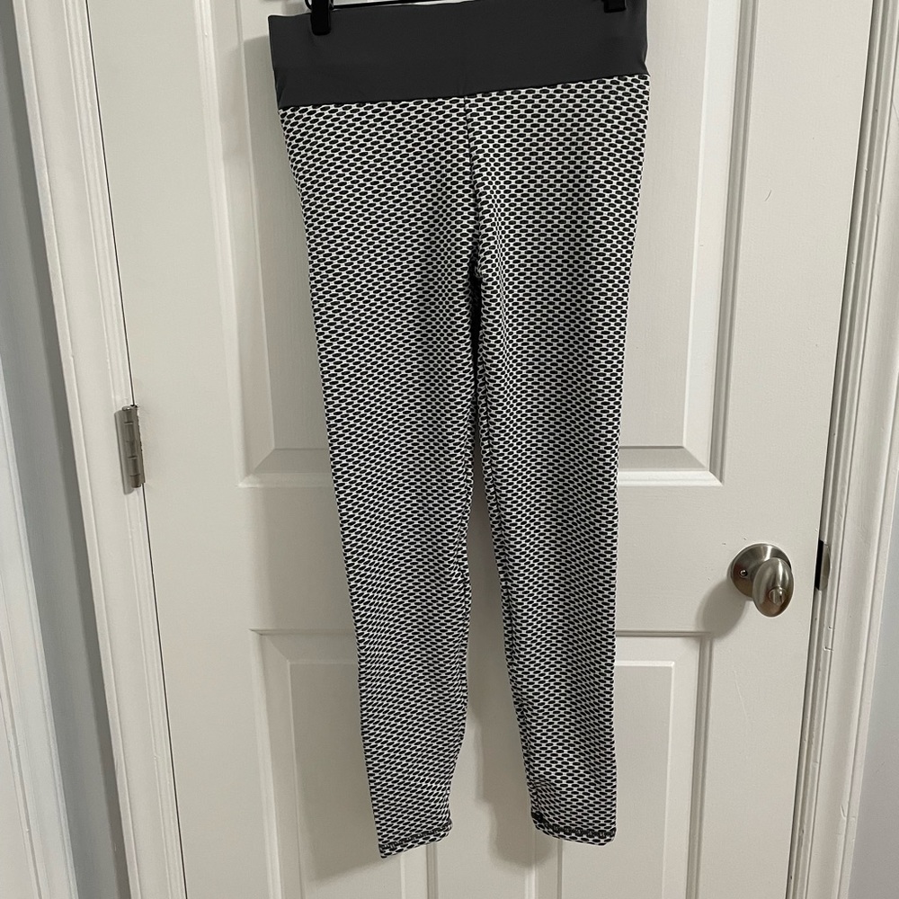 Butt sculpting exercise leggings